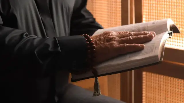 Gdzie jest pastor - Różnice i kontakt z duchownym w Polsce