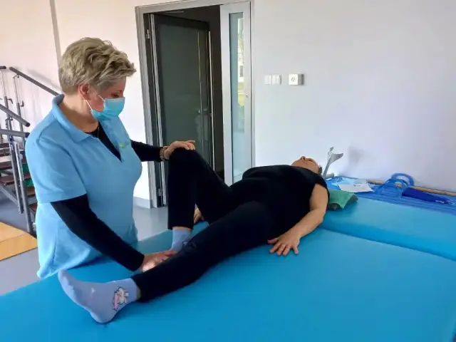 Rehabilitacja ud na czym polega – kluczowe metody i cele terapii