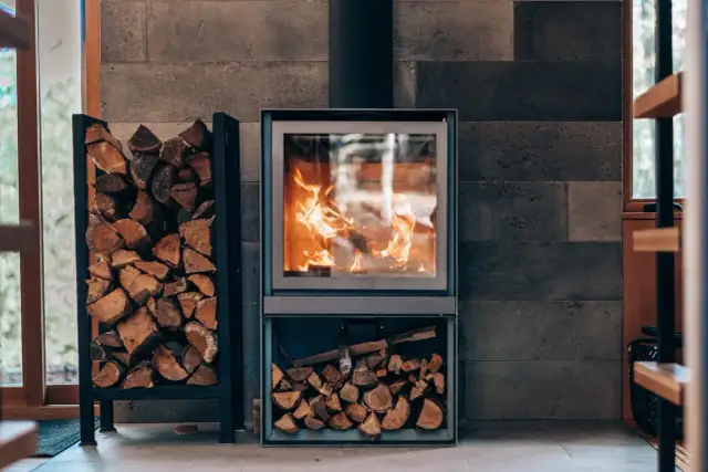 Ile kosztuje wkład do komina? Poznaj ceny i ukryte koszty instalacji