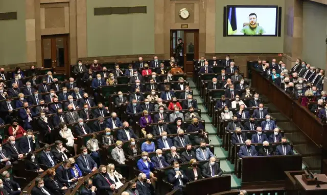 Jakie zmiany w konstytucji proponuje PiS i jakie mają konsekwencje?