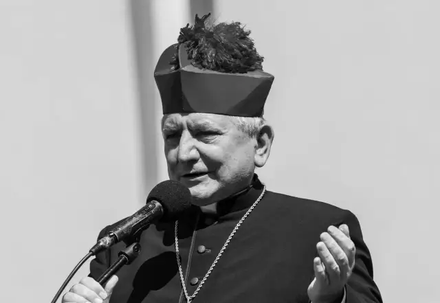 Jaki biskup zmarł ostatnio? Poznaj życie i osiągnięcia biskupa