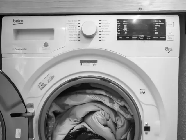 Pralka Beko z załadunkiem 8kg/5kg. Czy pralki Beko są awaryjne? Ta pralka z funkcją prania i suszenia wygląda na solidną.