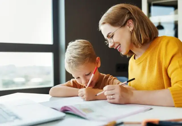 Nauczanie domowe na czym polega – poznaj wady i zalety tej formy edukacji