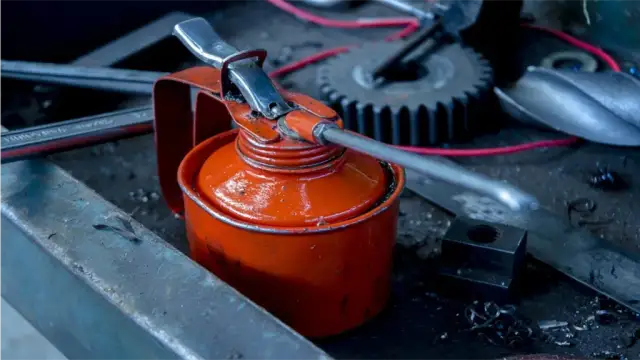 Jaki olej do silnika 2.0 diesel? Najlepsze wybory i porady dla DPF