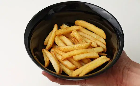 Ile waży średnia porcja frytek McDonald's? Waga, kalorie, skład