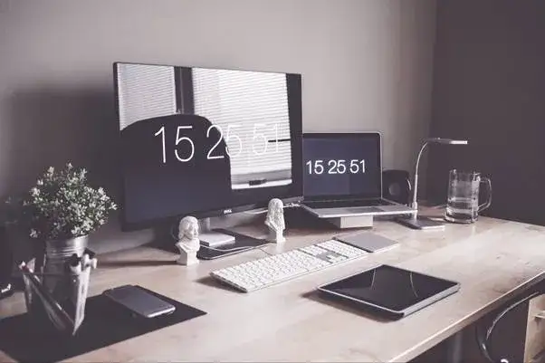 Jak przełączyć ekran z laptopa na monitor bez zbędnych problemów
