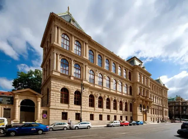 Muzeum sztuki dekoracyjnej w Pradze: historia, zbiory i wystawy