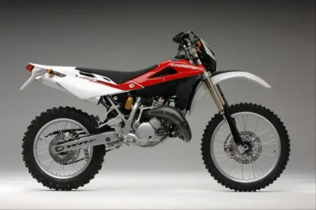 Husqvarna WRE 125 - mocny motocykl dual sport z doskonałymi osiągami