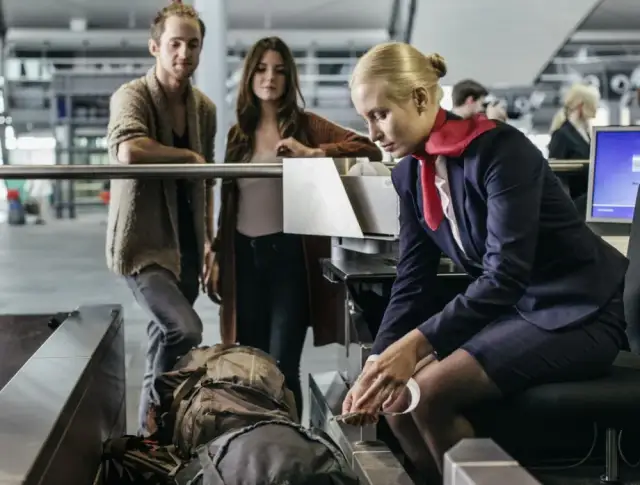 Ryanair jaki bagaż w cenie biletu? Sprawdź, co możesz zabrać bez opłat
