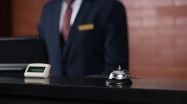 Ile zarabia recepcjonistka w hotelu 5 gwiazdkowym? Zaskakujące kwoty!