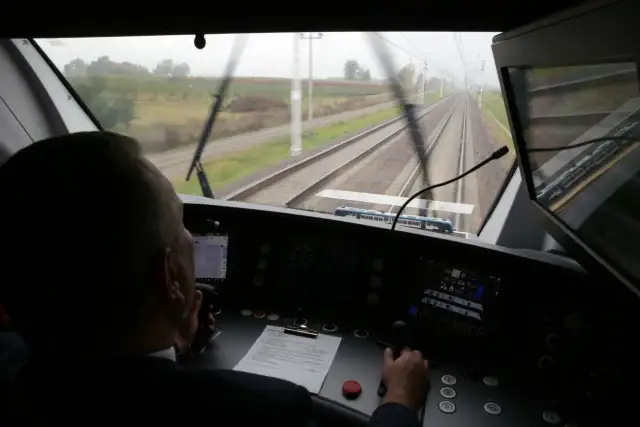 Ile zarabia kierowca pociągu? Zaskakujące fakty o pensjach w Polsce