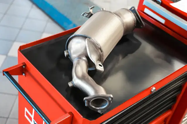 Opel Insignia: "Filtr sadzy pełny"? Jak bezpiecznie wypalić DPF