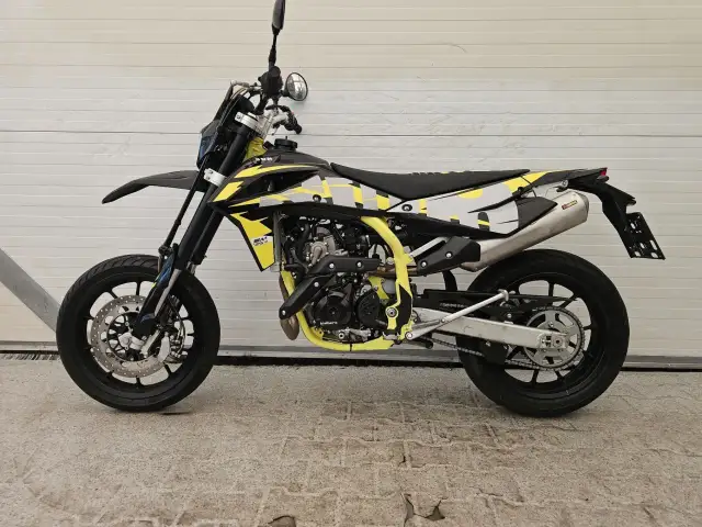 Husqvarna SMR 125 - idealny motocykl dla początkujących jeźdźców