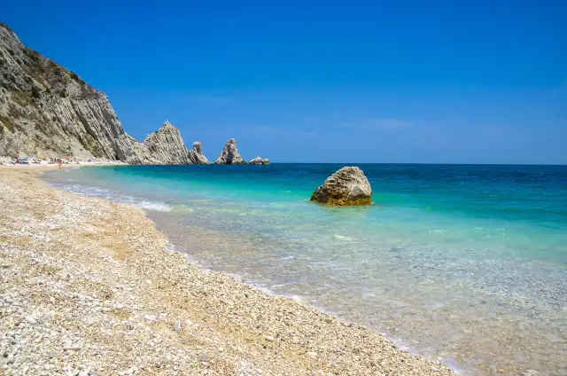 Marche: Guida alle Migliori Spiagge 2025 per Ogni Vacanza