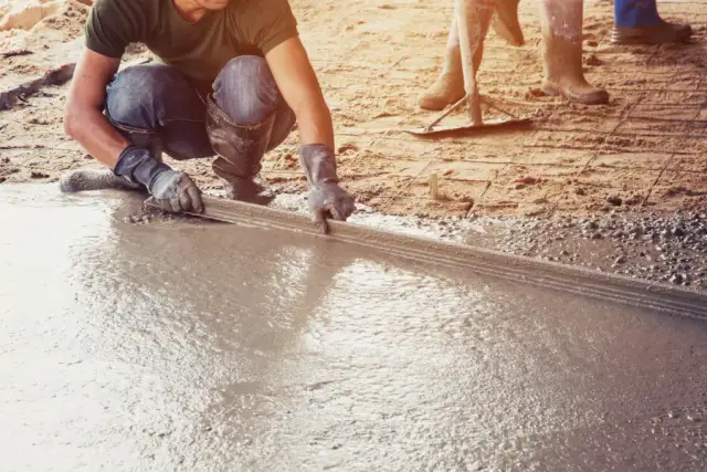 Jak długo schnie cement? Unikaj błędów przy wysychaniu betonu