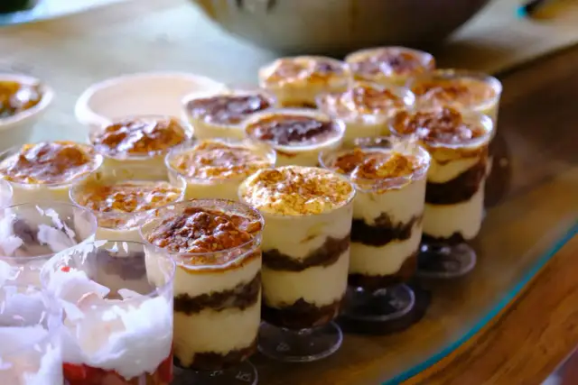 Szybkie mini deserki bez pieczenia - Jak przygotować je w 15 minut?