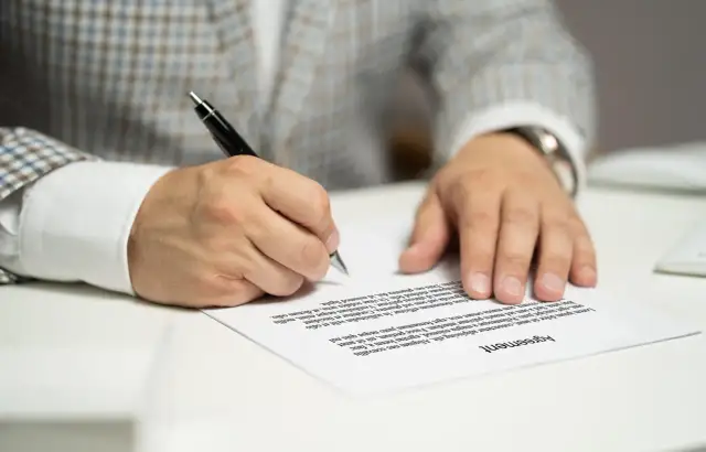 Sprzedaż mieszkania: Dokumenty do umowy przedwstępnej bez pułapek