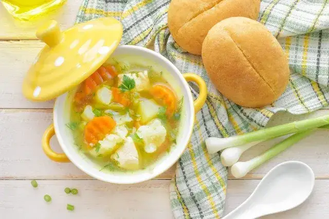 Zupa kalafiorowa jak u babci: sekretny przepis na idealny smak