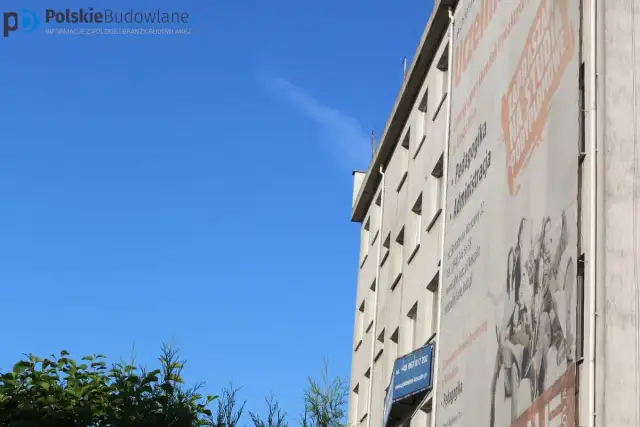 Ile kosztuje reklama na budynku? Poznaj ukryte koszty i czynniki wpływające na ceny