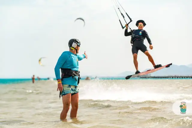 Kitesurfing w Egipcie: Gdzie jechać? Wybierz idealny spot dla siebie!