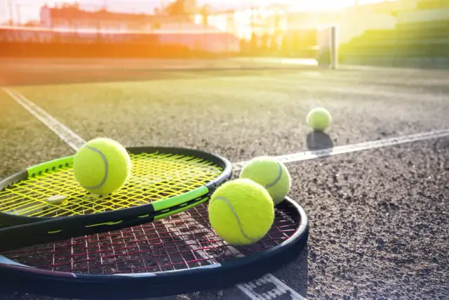 Ile setów w tenisie Roland Garros? Odkryj zasady dla mężczyzn i kobiet