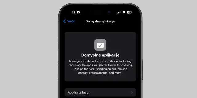 Ekran iPhone'a z opcją "Domyślne aplikacje". Dowiedz się, jak zmienić nazwę iPhone'a i dostosować domyślne aplikacje.