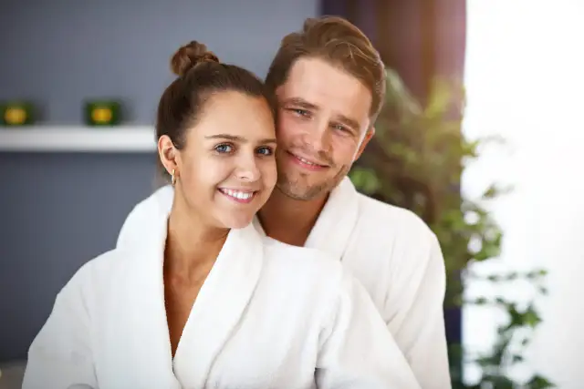 Masaż duo: Co to jest? Odkryj wspólny relaks i wzmocnij Wasze więzi!