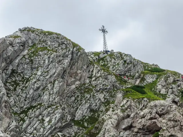 Giewont: Ile się idzie? Planuj czas, omiń korki i burze!