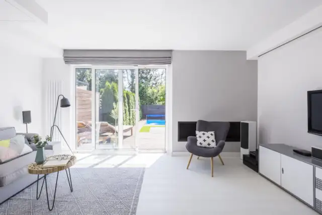 Apartamenty inwestycyjne czy warto? Odkryj ukryte zagrożenia i zyski