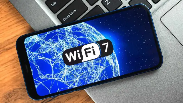 Smartphone affichant le logo Wi-Fi 7 sur un fond bleu étoilé, symbolisant la prochaine génération de connectivité sans fil, potentiellement en 6 GHz.
