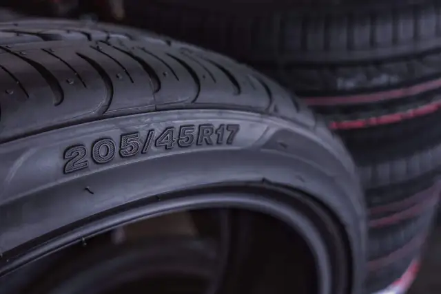 Jakie opony do Audi A4 B8? Poradnik: rozmiary, typy, rekomendacje