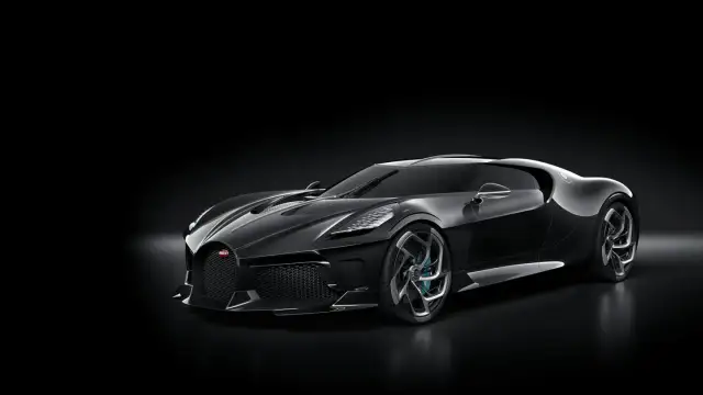 Elegancki Bugatti La Voiture Noire, lśniący w mroku, symbol luksusu i mocy.