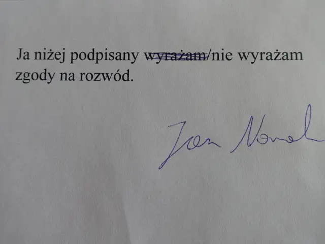 Podpis pod tekstem "Ja niżej podpisany wyrażam/nie wyrażam zgody na rozwód." - to ważny krok, gdy zastanawiasz się, jak złożyć pozew rozwodowy.