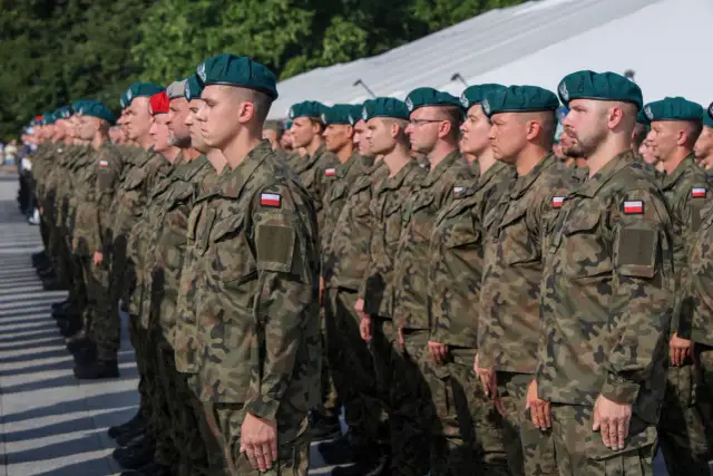 Jak wpisać służbę wojskową w CV, aby wyróżnić swoje umiejętności