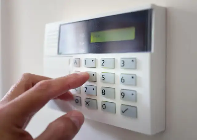 Alarm w domu jak zrobić - proste kroki do skutecznego zabezpieczenia