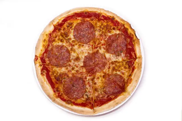 Jakie salami na pizzę? Odkryj najlepsze smaki i połączenia
