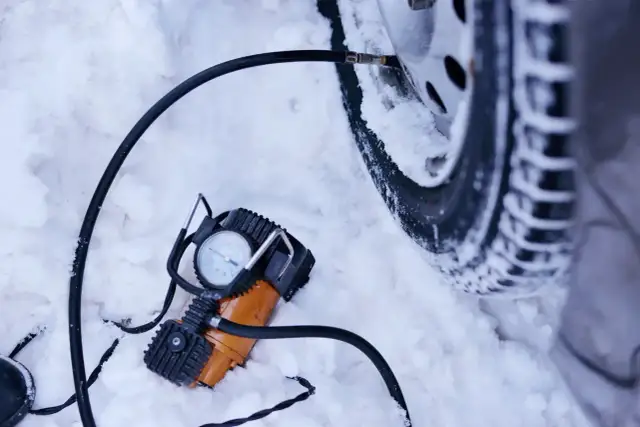Ciśnienie w oponach 205/55 R16: Jak znaleźć idealne dla Twojego auta?