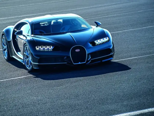 Bugatti Chiron: Ile pali? Prawda o W16 i astronomicznych kosztach