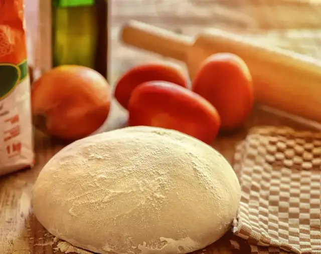 Pâte à pizza maison parfaite : le guide complet et les astuces