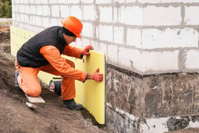 Jak ocieplić fundament wylany w gruncie i uniknąć strat ciepła