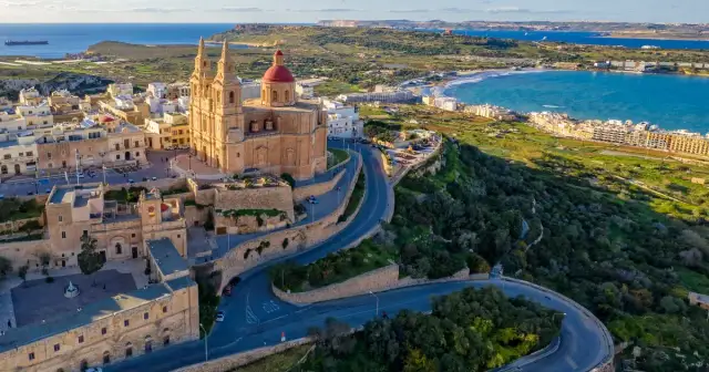 Czy Malta to państwo? Poznaj jej status i ciekawostki geograficzne