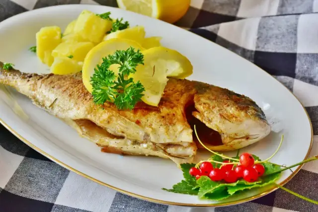 Ile piec rybę w piekarniku? Sprawdź idealny czas i temperaturę