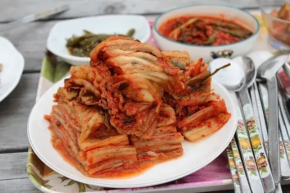 Gdzie kupić kimchi w Polsce? Sprawdź najlepsze miejsca i rodzaje