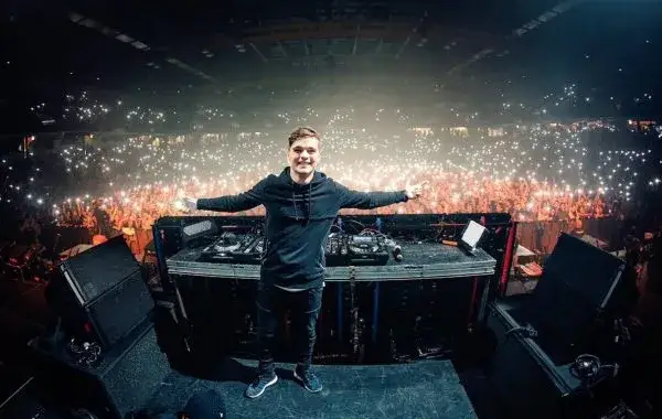 Ile zarabia DJ na Tomorrowland? Zaskakujące kwoty i czynniki wpływające na wynagrodzenie