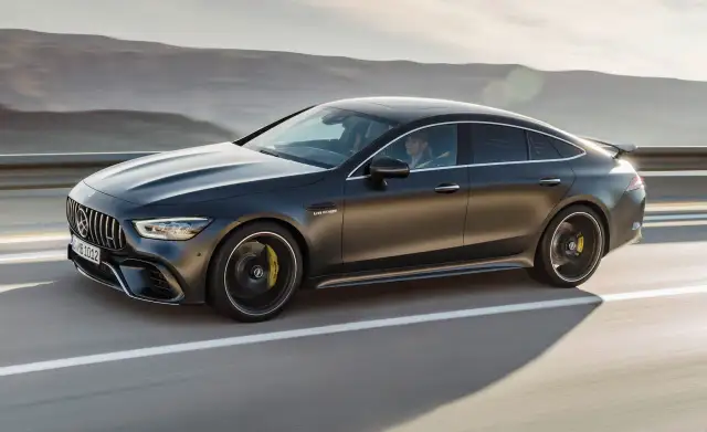 Mercedes AMG GTR 4 door - moc, cena i porównanie z innymi modelami