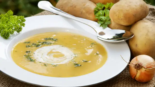 Kartoffelsuppe würzen: Omas Geheimnis für den besten Geschmack