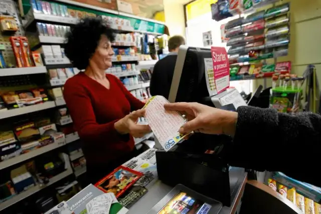 Jak żyją milionerzy po wygranej w lotto? Czego się obawiają?