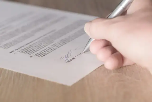 Jak wygląda akt notarialny? Kluczowe elementy i przykłady dokumentu