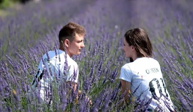 Jak flirtować na pierwszej randce, aby uniknąć niezręczności i zbudować więź