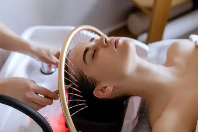 SPA dla włosów Warszawa: Regeneracja i blask od 200 zł